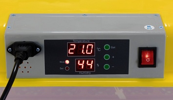 Инкубатор И-24 (автопереворот яиц, контроль °t, показатель влажности, сигнализация)
